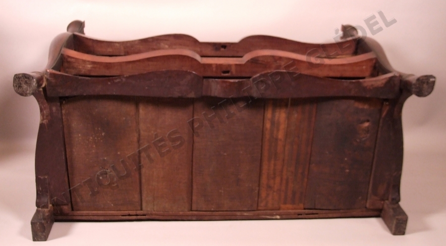Plancher et dessous d'une commode de Saint-Malo